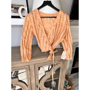 C64 NEEM Living NWT NL Cara Top Muddy Rose Wrap Crop Top V Neck Size Small